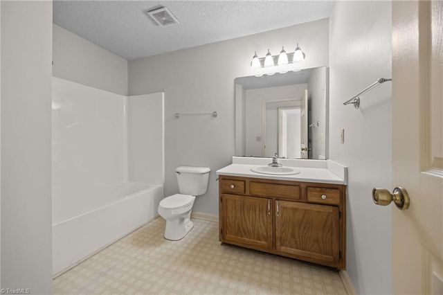 15 Meadowood Glen Way C, Greensboro, NC 27409