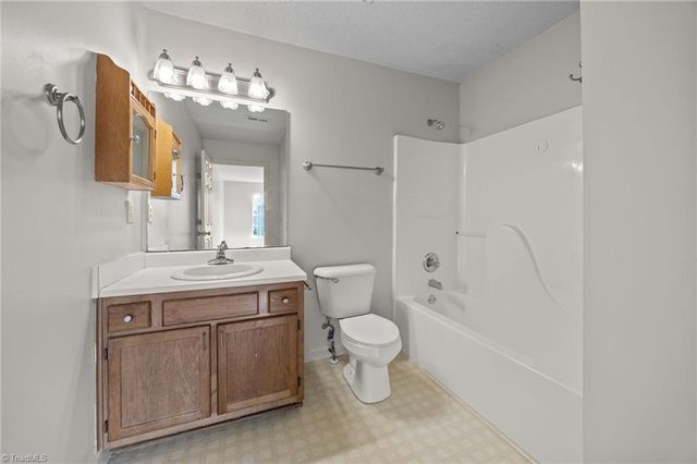 15 Meadowood Glen Way C, Greensboro, NC 27409