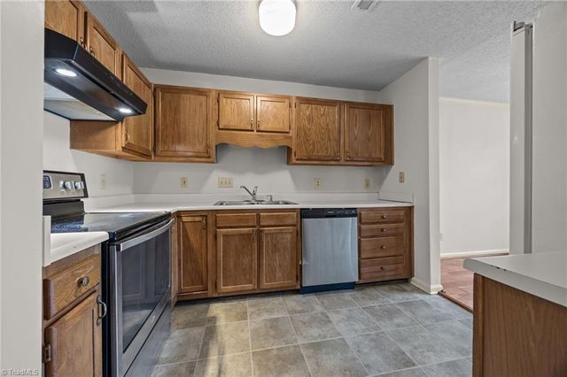 15 Meadowood Glen Way C, Greensboro, NC 27409