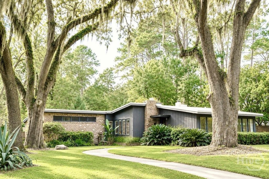 Image 1 of property listing at 5555 Camelot Drive, Savannah, GA 31405