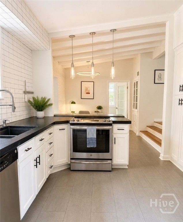 Image 10 of property listing at 5555 Camelot Drive, Savannah, GA 31405