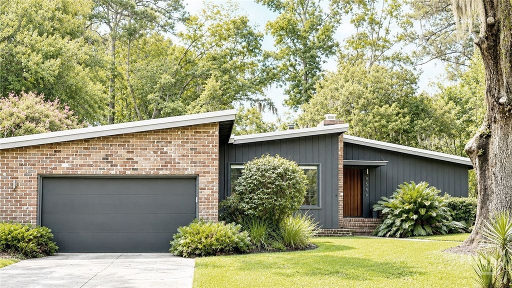 Image 25 of property listing at 5555 Camelot Drive, Savannah, GA 31405