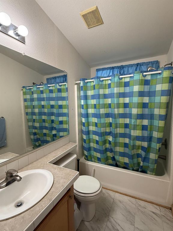 Image 10 of property listing at 220 S Madera # 95, Kerman, CA 93630