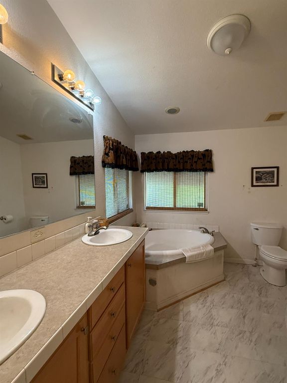 Image 11 of property listing at 220 S Madera # 95, Kerman, CA 93630