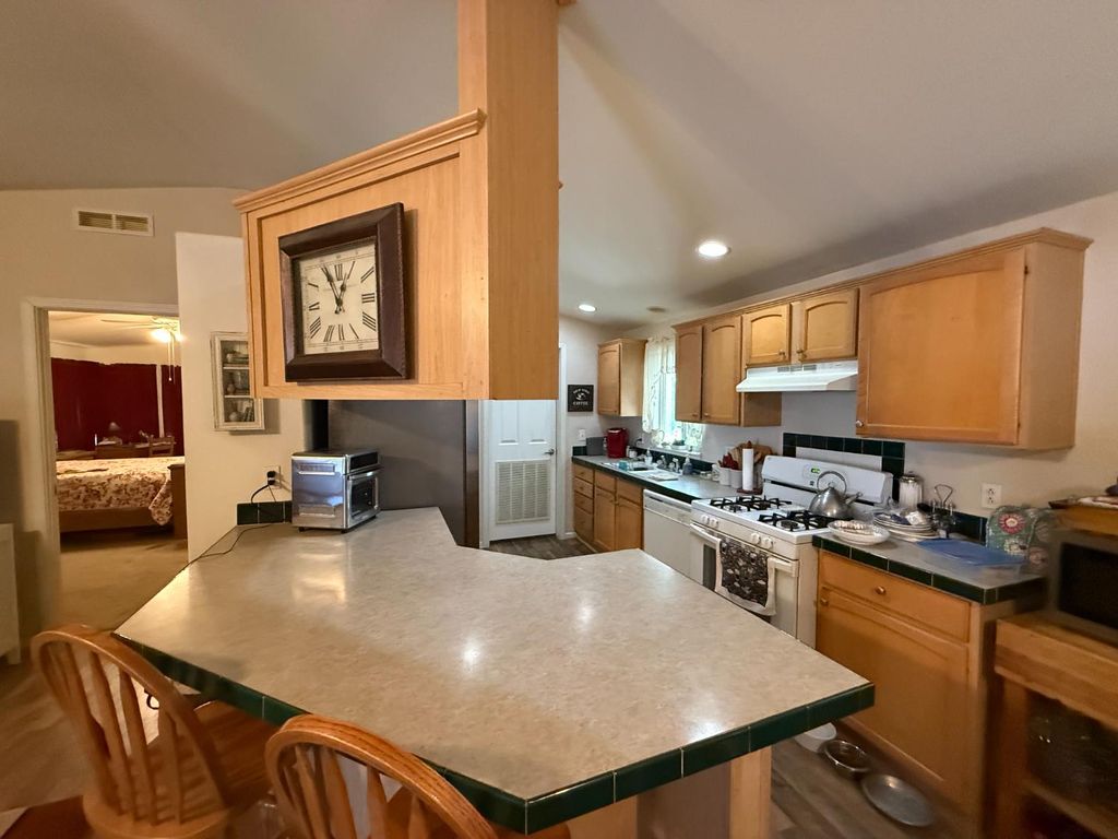 Image 4 of property listing at 220 S Madera # 95, Kerman, CA 93630