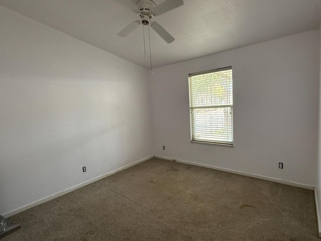 Image 8 of property listing at 220 S Madera # 95, Kerman, CA 93630