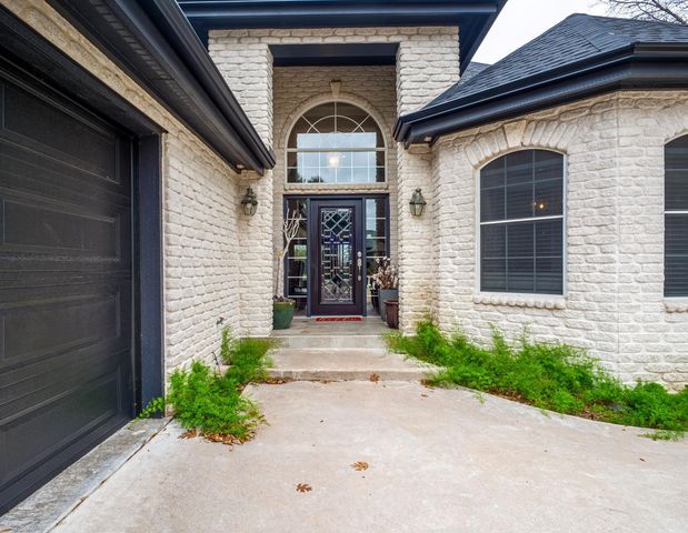 415 Saint Andrews ST, Meadowlakes, TX 78654