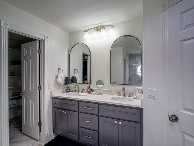 415 Saint Andrews ST, Meadowlakes, TX 78654