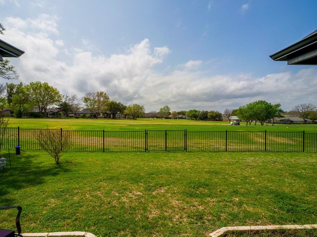 415 Saint Andrews ST, Meadowlakes, TX 78654