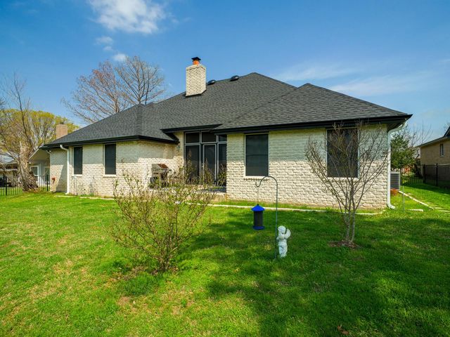 415 Saint Andrews ST, Meadowlakes, TX 78654