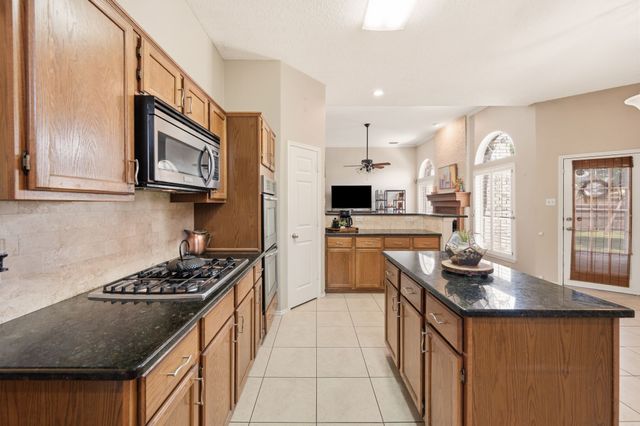 1662 Waterford Drive, Lewisville, TX 75077