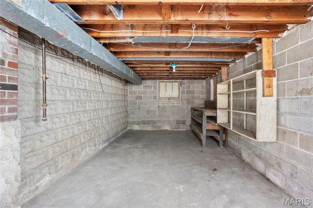 8320 Lucas And Hunt Road, St Louis, MO 63136