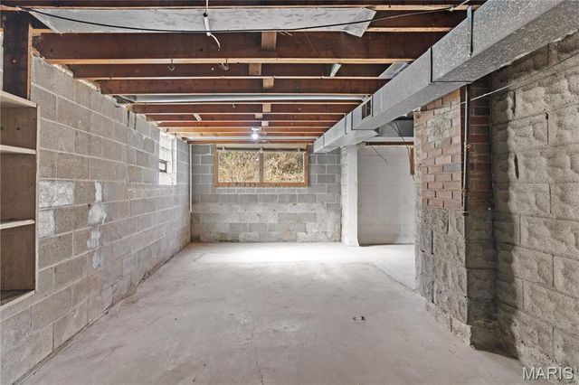 8320 Lucas And Hunt Road, St Louis, MO 63136