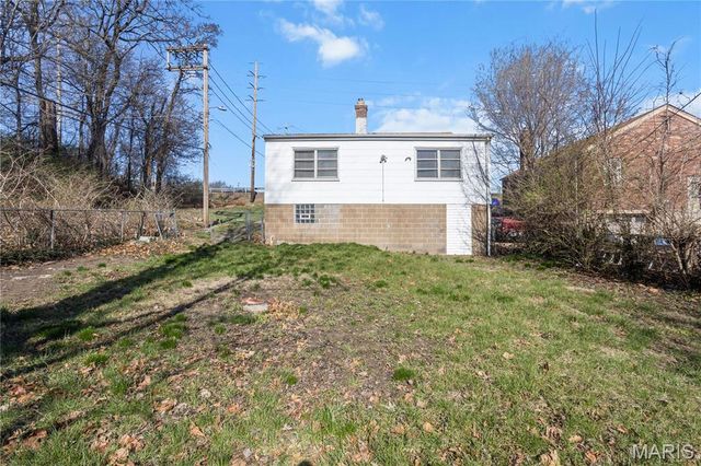 8320 Lucas And Hunt Road, St Louis, MO 63136