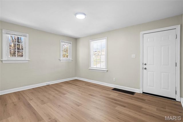 8320 Lucas And Hunt Road, St Louis, MO 63136