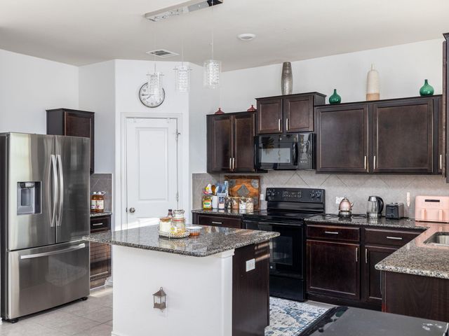 464 Druse LN, Jarrell, TX 76537