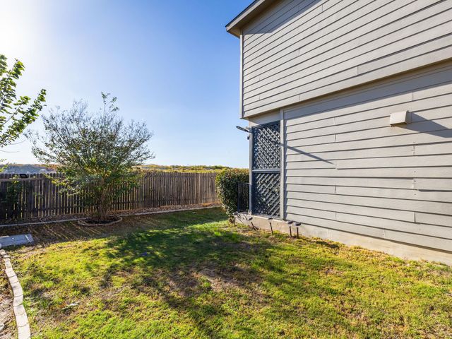 464 Druse LN, Jarrell, TX 76537