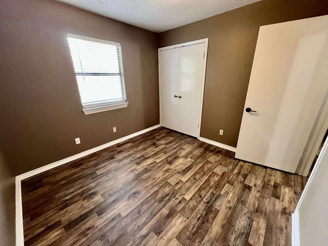 409 Peterson Dr, Kerrville, TX 78028
