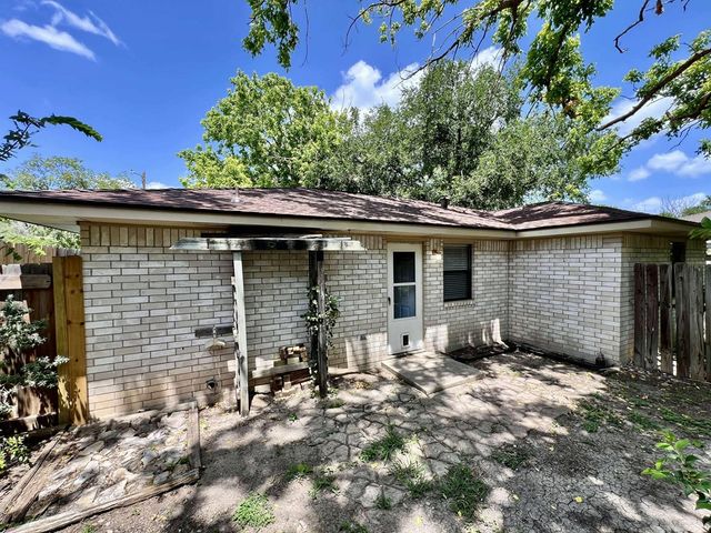 409 Peterson Dr, Kerrville, TX 78028