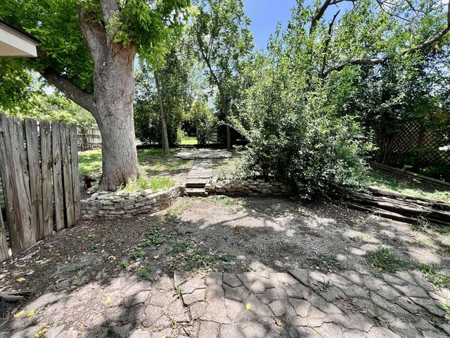 409 Peterson Dr, Kerrville, TX 78028