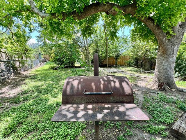 409 Peterson Dr, Kerrville, TX 78028