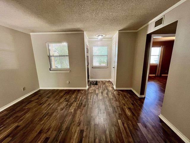 409 Peterson Dr, Kerrville, TX 78028