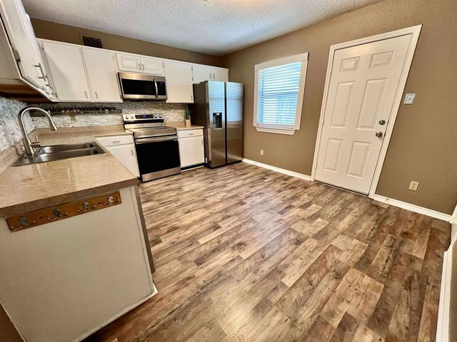 409 Peterson Dr, Kerrville, TX 78028