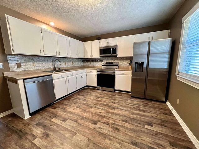 409 Peterson Dr, Kerrville, TX 78028
