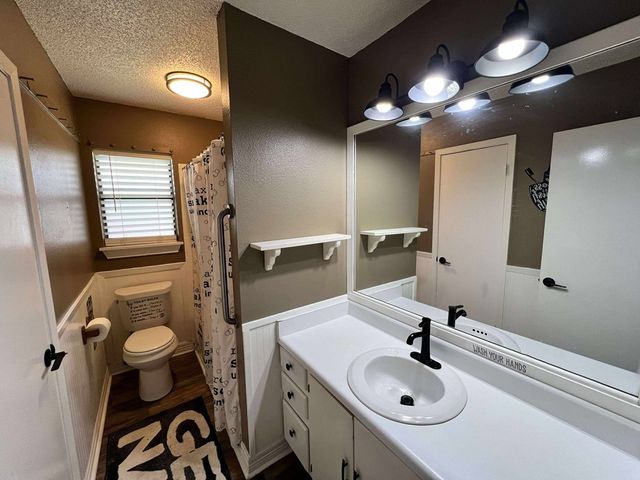 409 Peterson Dr, Kerrville, TX 78028