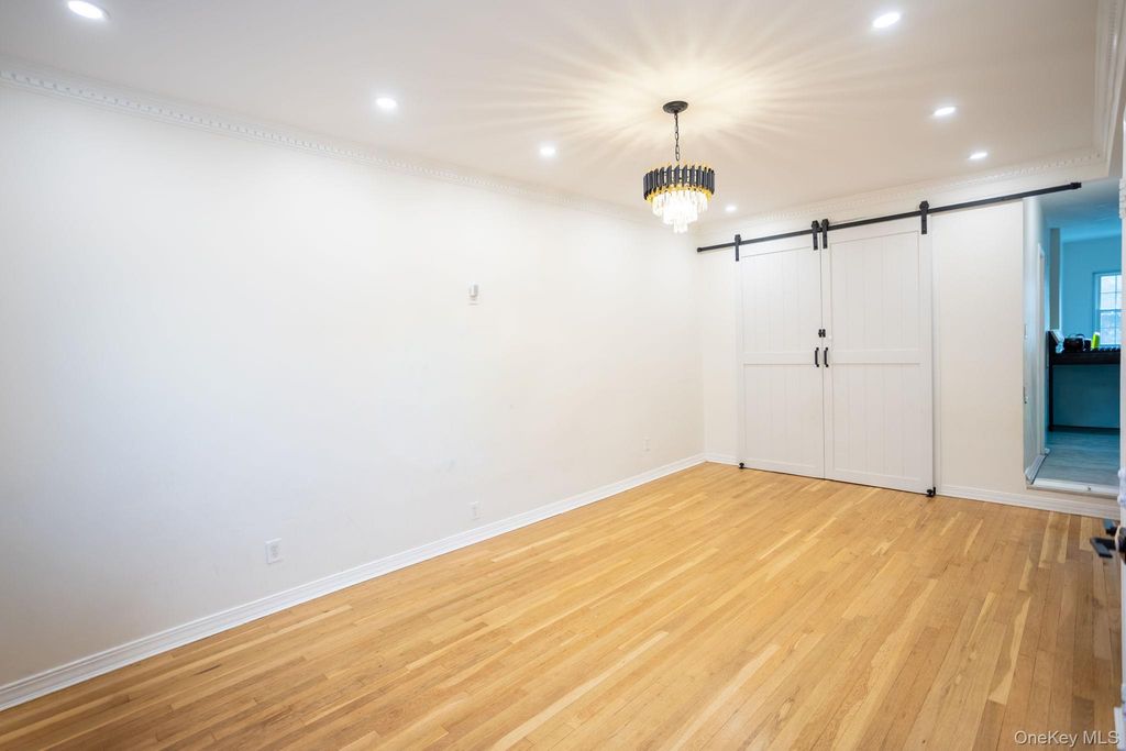 70-24 Utopia Parkway, Fresh Meadows, NY 11365 — photo 2