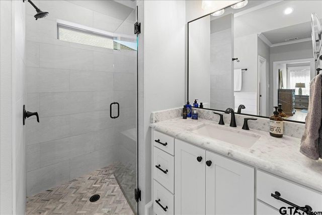 416 Deer Point Cove, Chandler, TX 75758