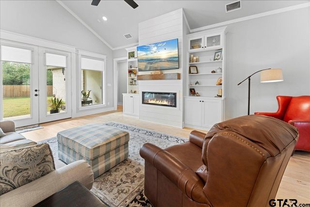 416 Deer Point Cove, Chandler, TX 75758