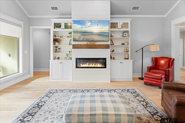 416 Deer Point Cove, Chandler, TX 75758