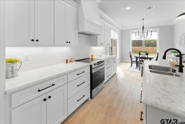 416 Deer Point Cove, Chandler, TX 75758