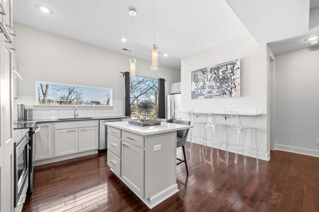 1240 2nd Ave S Apt 10, Nashville, TN 37210