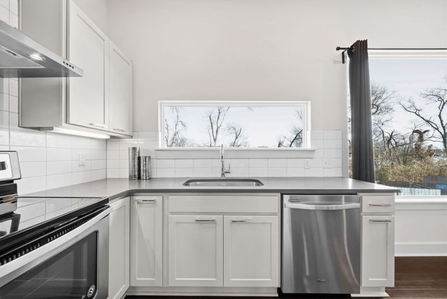 1240 2nd Ave S Apt 10, Nashville, TN 37210