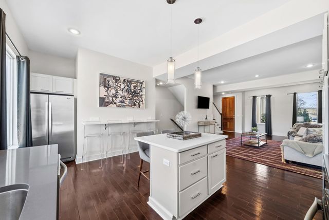 1240 2nd Ave S Apt 10, Nashville, TN 37210