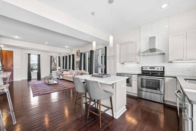 1240 2nd Ave S Apt 10, Nashville, TN 37210