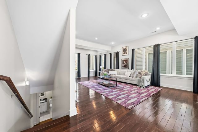 1240 2nd Ave S Apt 10, Nashville, TN 37210