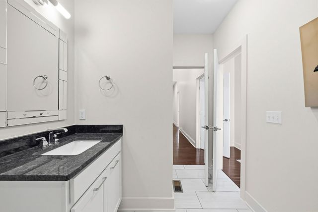 1240 2nd Ave S Apt 10, Nashville, TN 37210