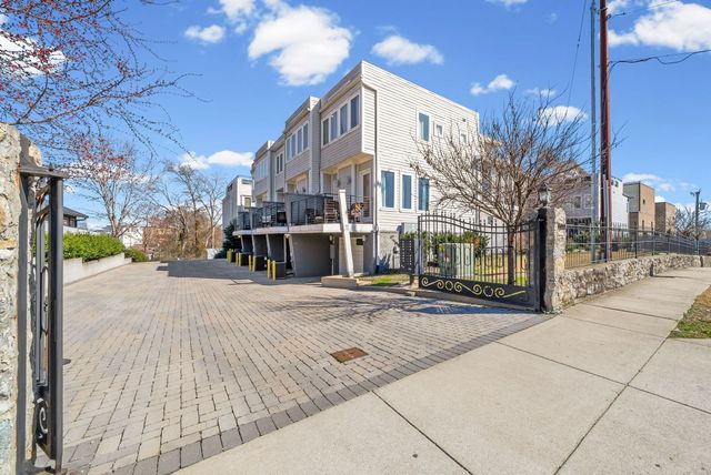 1240 2nd Ave S Apt 10, Nashville, TN 37210