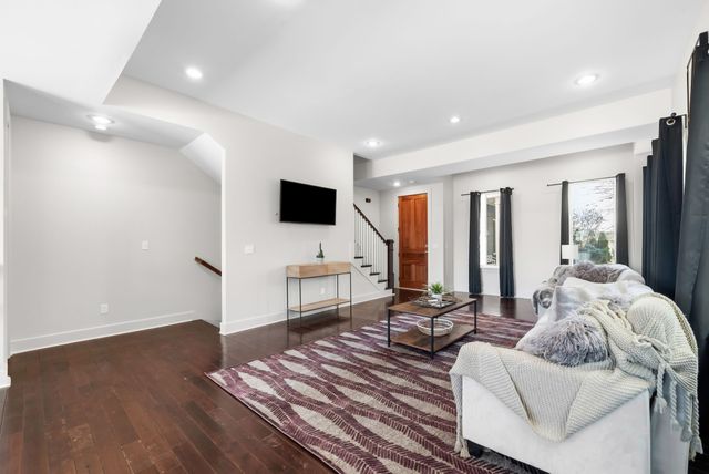 1240 2nd Ave S Apt 10, Nashville, TN 37210