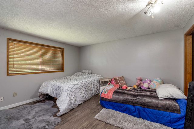 11806 N Guinevere Dr, Spokane, WA 99218