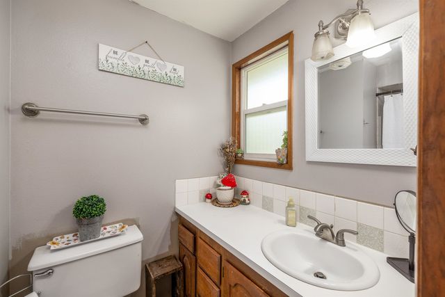 11806 N Guinevere Dr, Spokane, WA 99218