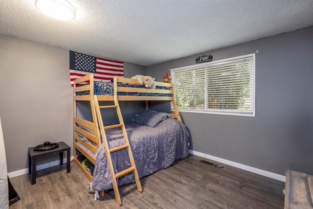 11806 N Guinevere Dr, Spokane, WA 99218