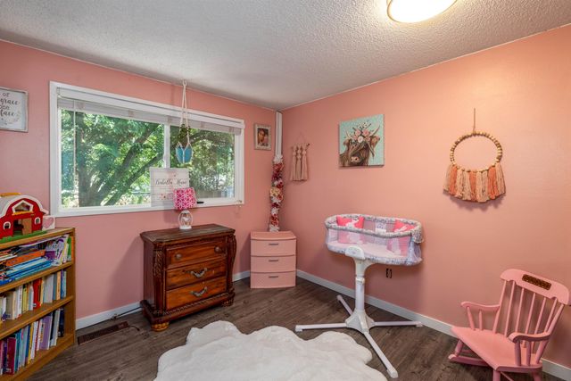 11806 N Guinevere Dr, Spokane, WA 99218