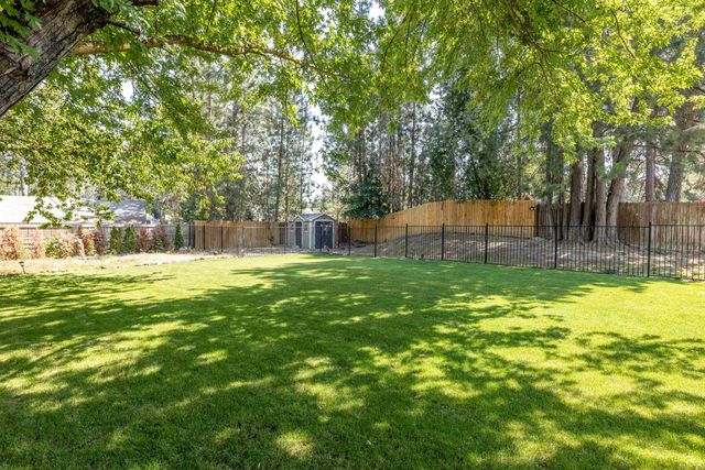 11806 N Guinevere Dr, Spokane, WA 99218