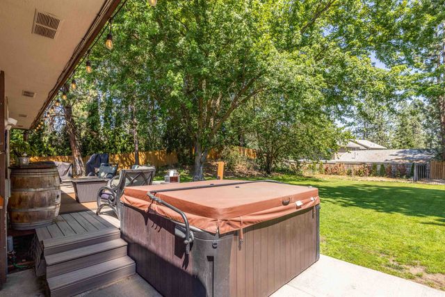 11806 N Guinevere Dr, Spokane, WA 99218