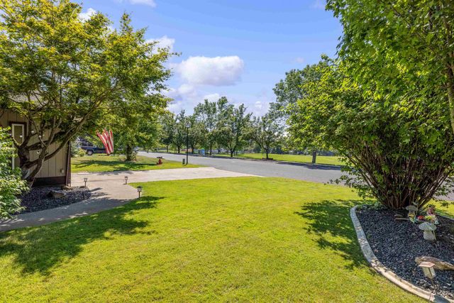 11806 N Guinevere Dr, Spokane, WA 99218