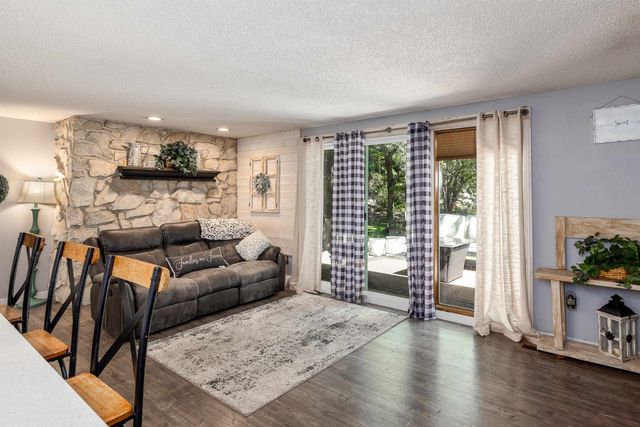11806 N Guinevere Dr, Spokane, WA 99218